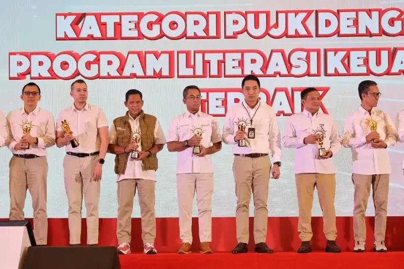BNI Kuasai Dua Penghargaan OJK, Bukti Nyata Komitmen Tingkatkan Literasi Keuangan!