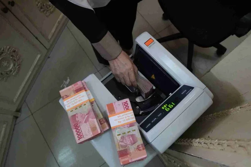 Rupiah Lesu Akibat Guncangan Ekonomi AS dan Jepang, Ini Dampaknya!