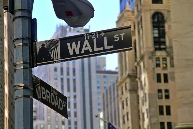 Wall Street Melonjak! Tiga Indeks Catat Kenaikan Fantastis