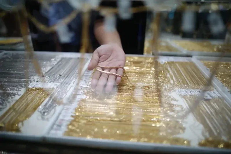 Emas Terjun Pekan Ini, Mampukah Tembus Target USD5.000?